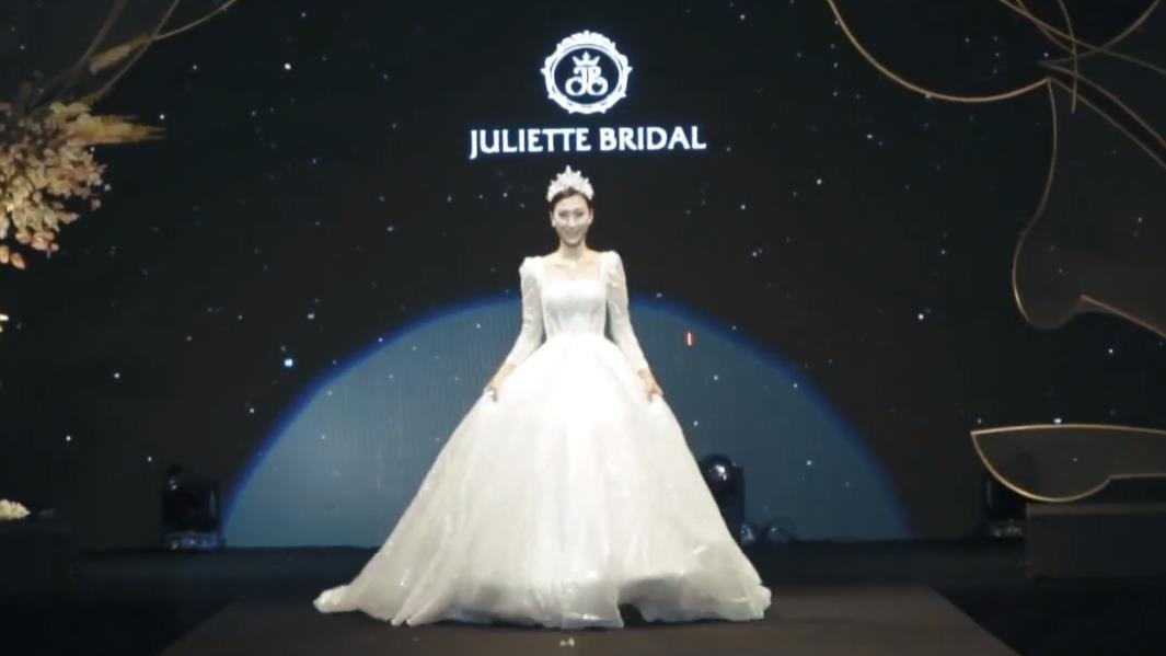 Video - Ngam nhin BST vest va vay cuoi tai Almaz Mini Wedding Fair hinh anh