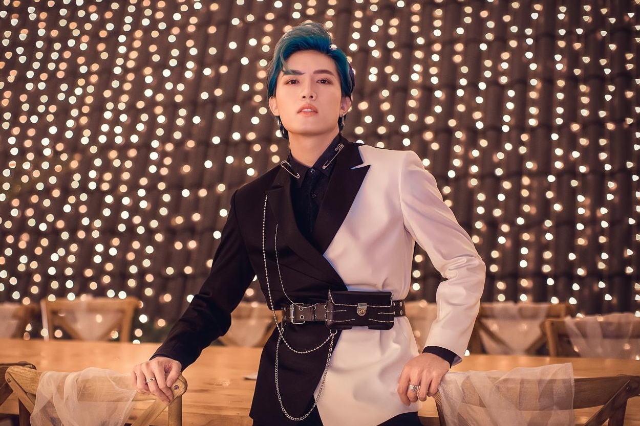 Anh Tu chuan 'soai ca' tai su kien khai truong Eleven S Bridal & Gown hinh anh