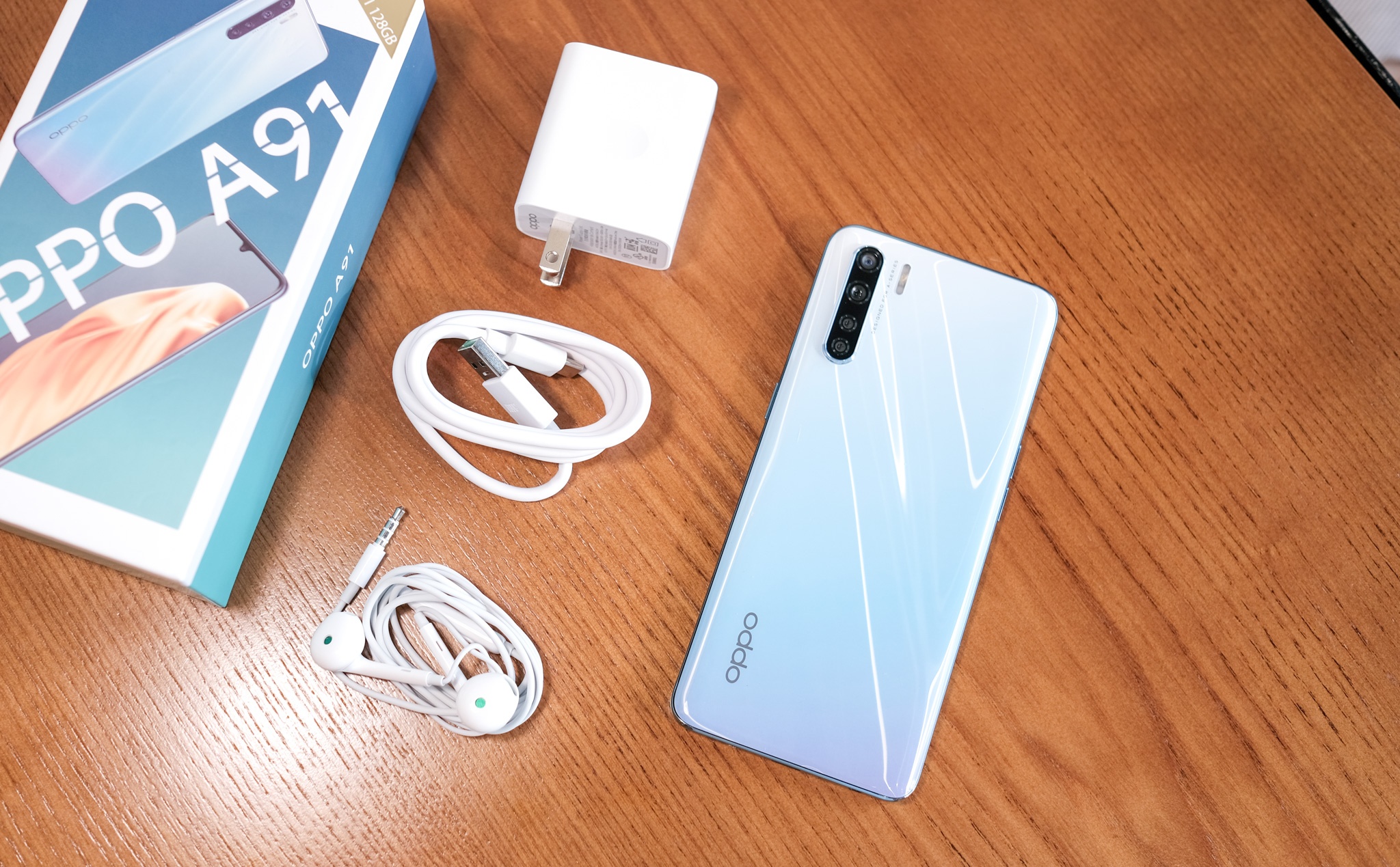 Oppo ra mat dien thoai anh 2