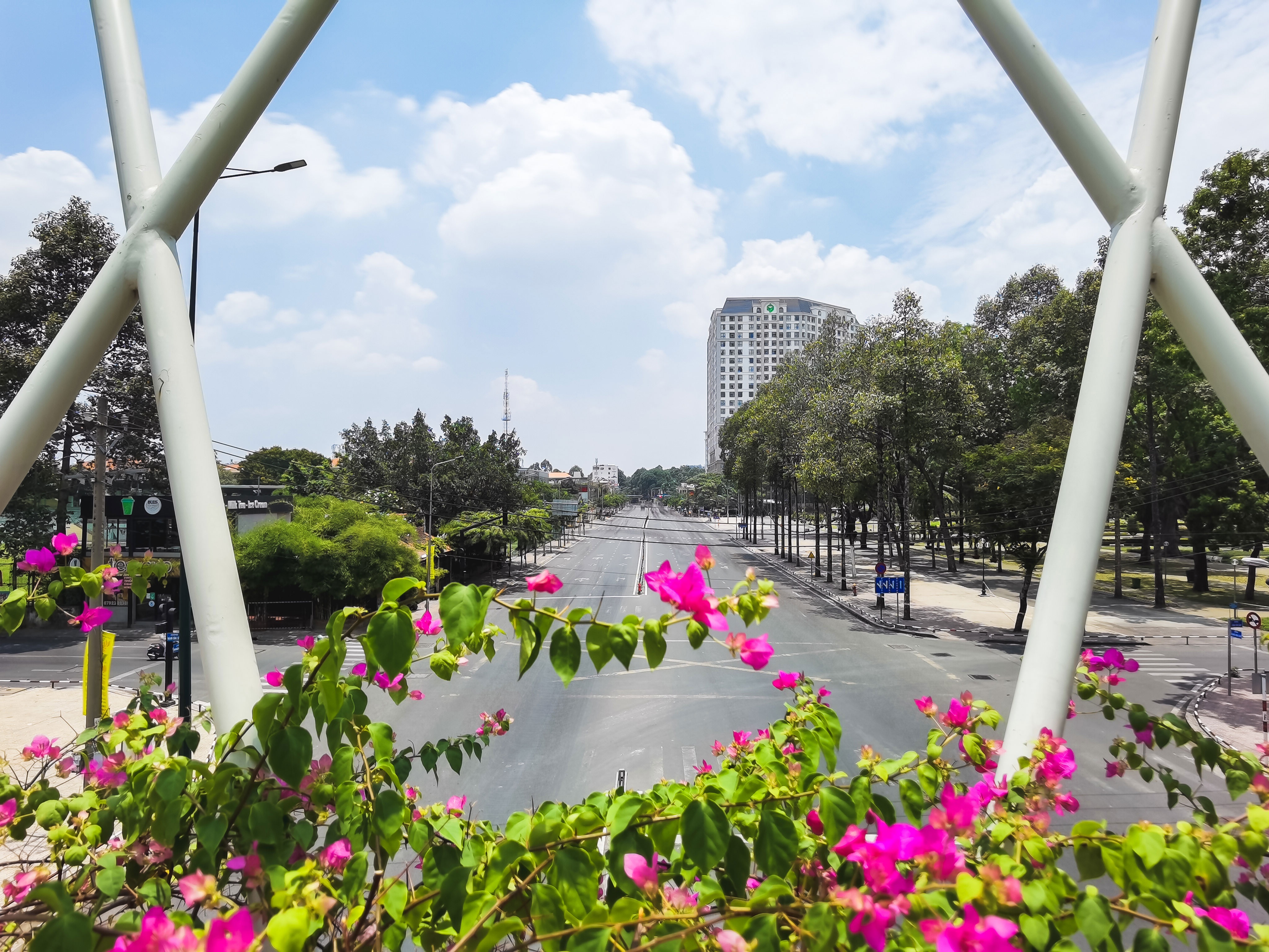 Ngam TP.HCM tinh lang qua lang kinh Huawei P40 Pro hinh anh