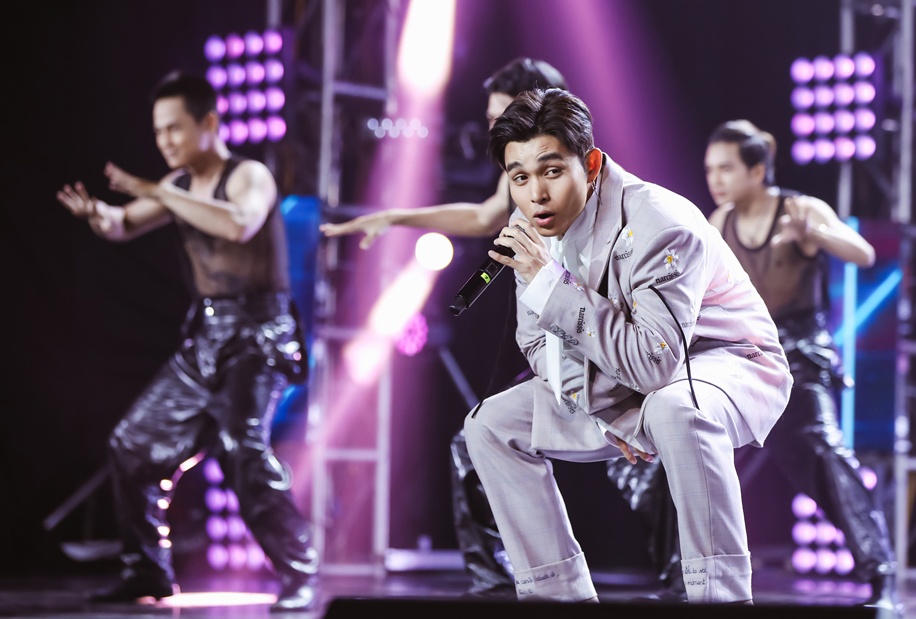 V Heartbeat Live 2 tuoi anh 7