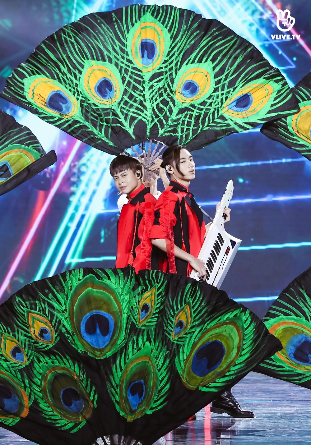 V Heartbeat Live 2 tuoi anh 10