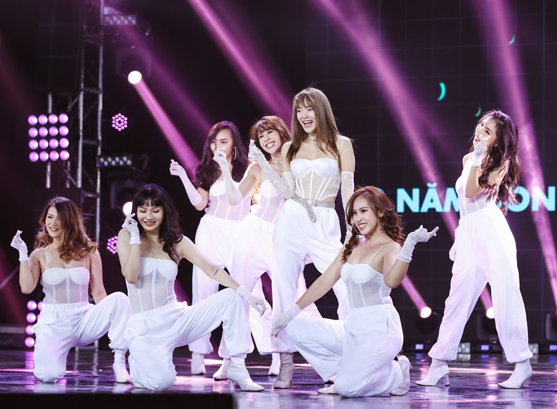 V Heartbeat Live 2 tuoi anh 1