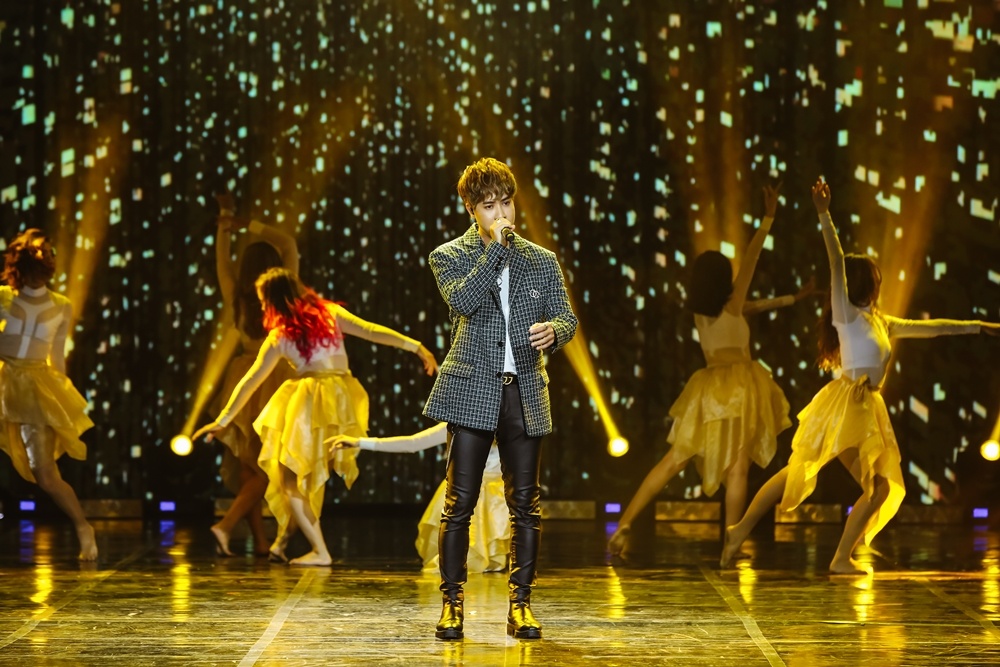 V Heartbeat Live 2 tuoi anh 11