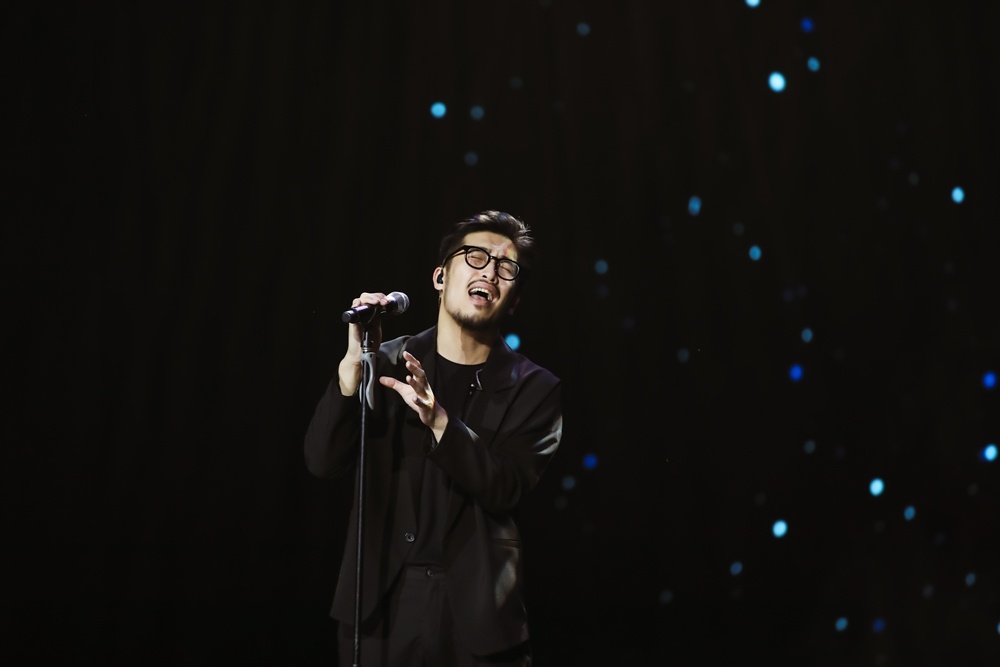 V Heartbeat Live 2 tuoi anh 14