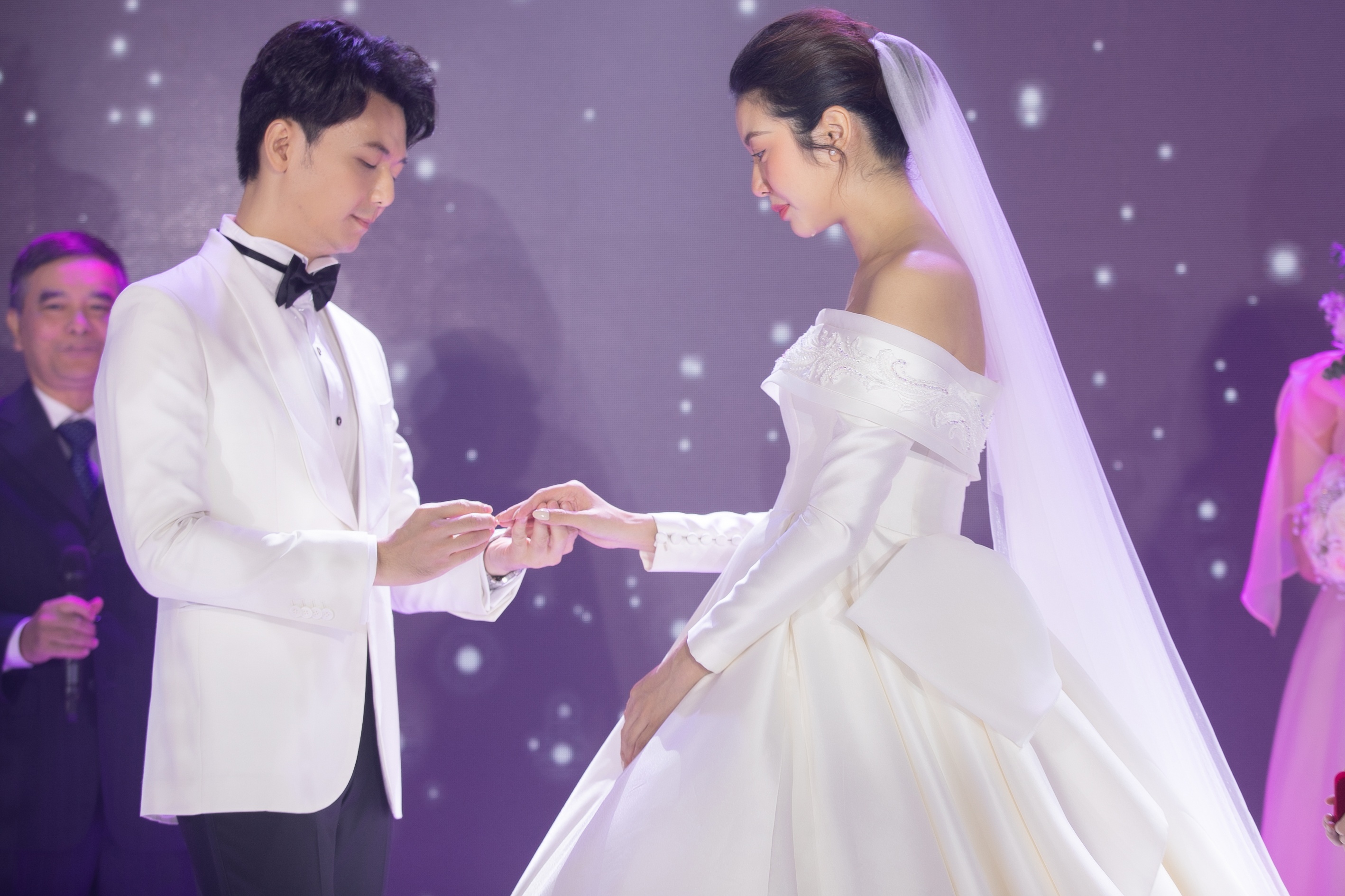 Khoanh khac xuc dong o le cuoi Thuy Van hinh anh