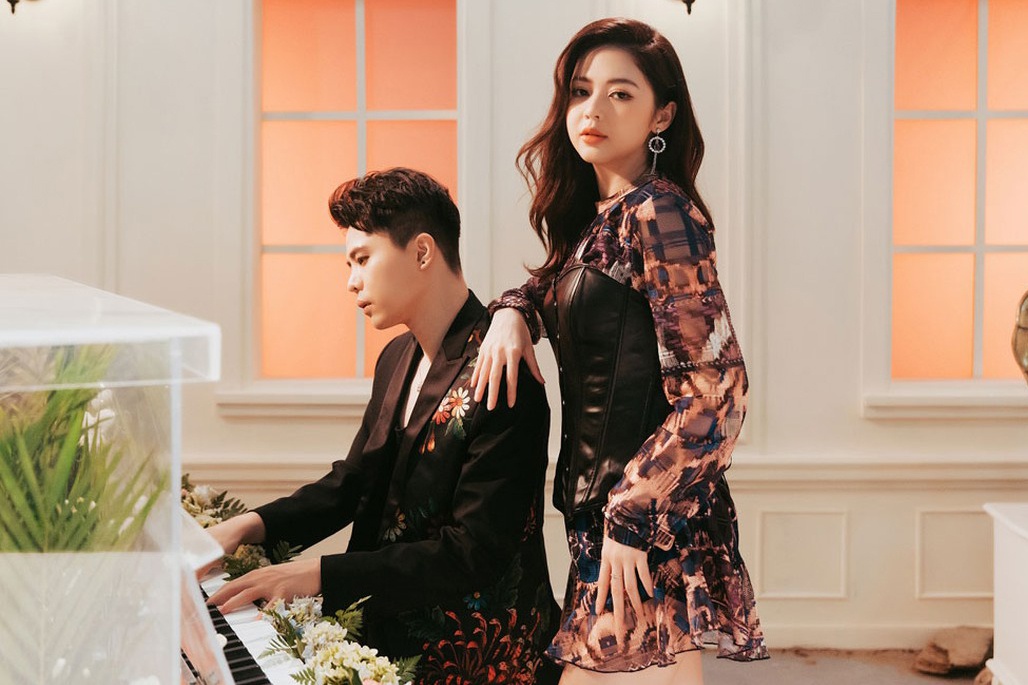 Dan ca si Viet dien o 'V Heartbeat music show' thang 8 hinh anh