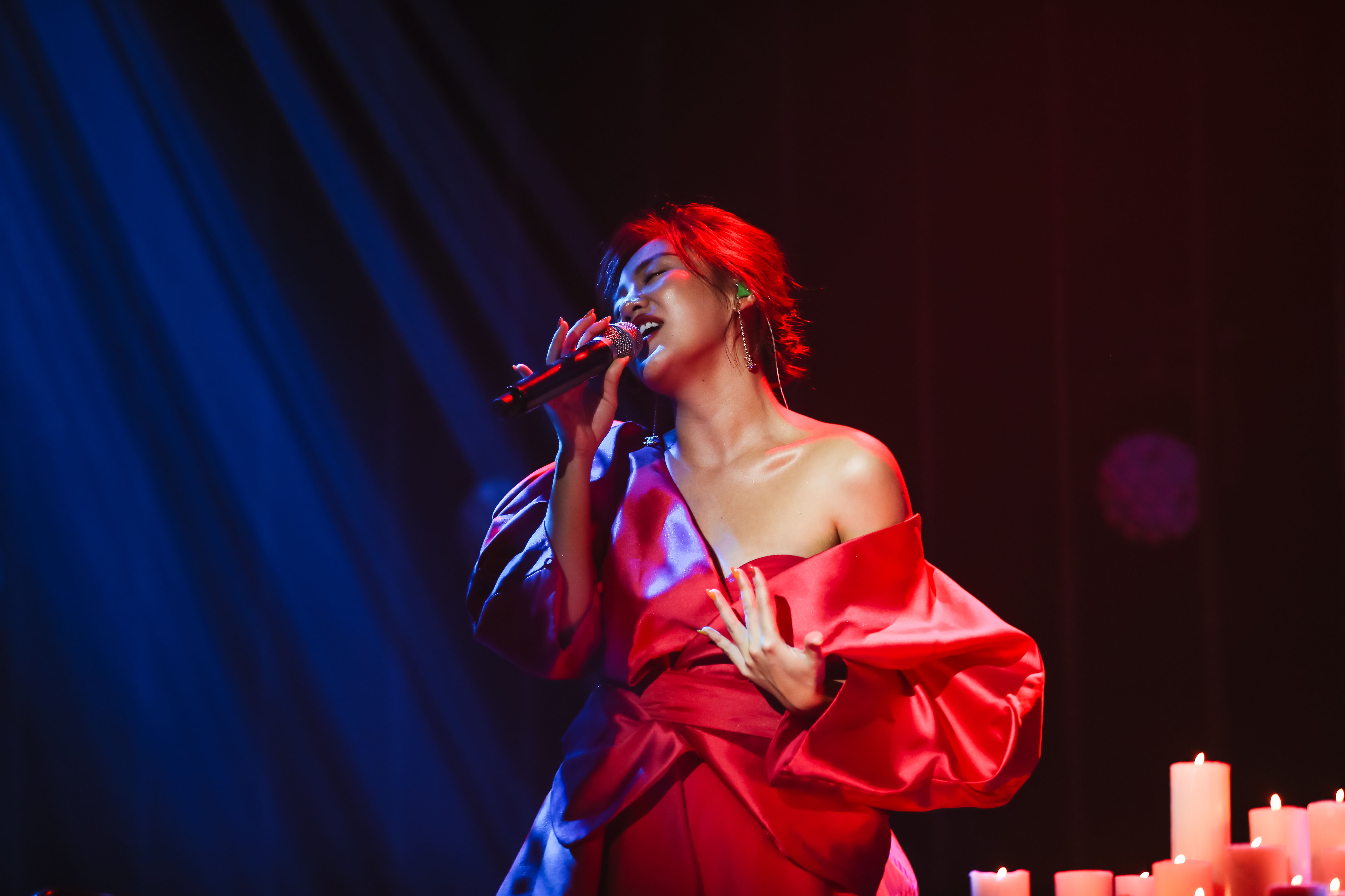 Van Mai Huong tai hien MV ‘Dot’ tai dem nhac thang 8 hinh anh