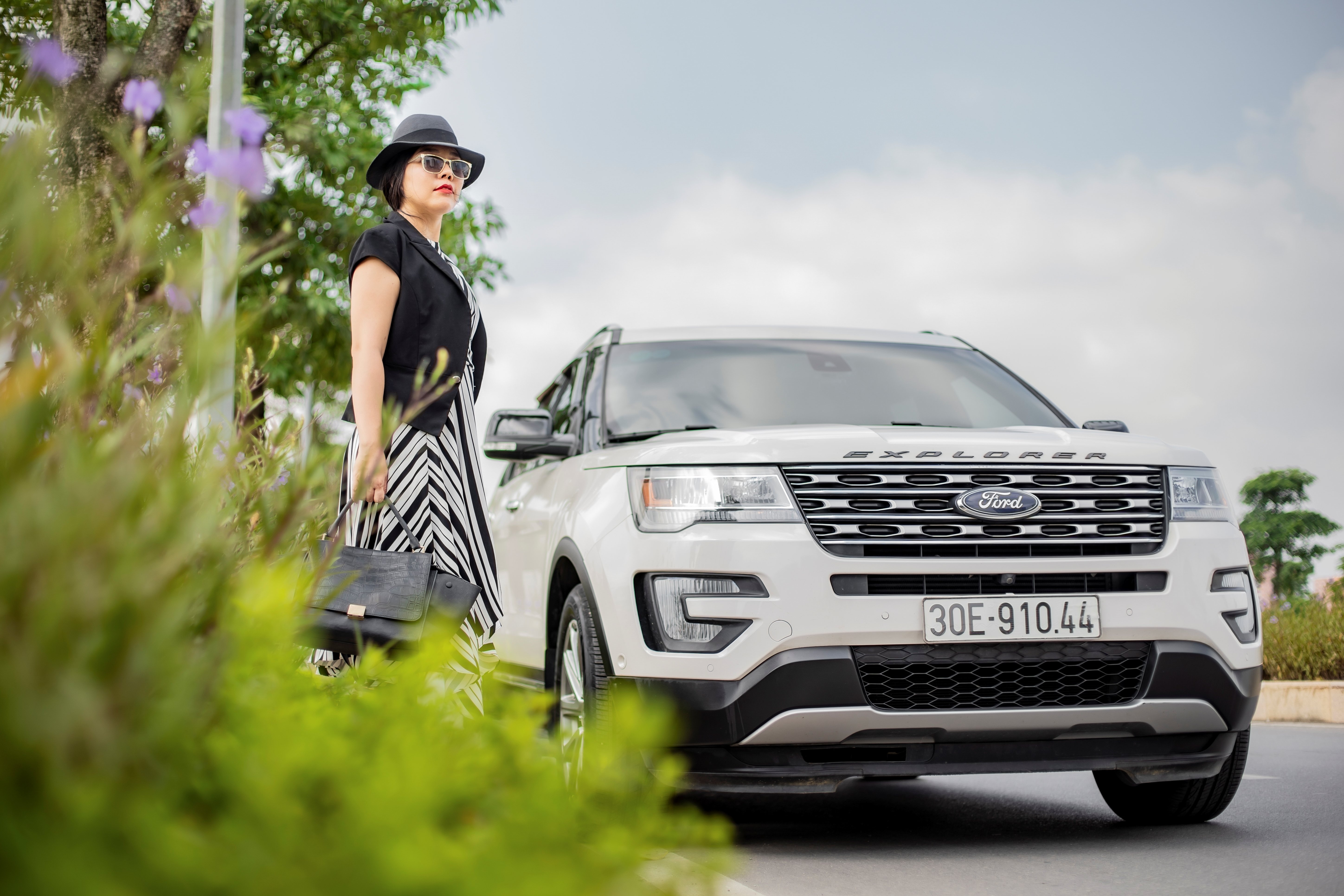 Video - Nu kien truc su Ha Noi chia se trai nghiem voi Ford Explorer hinh anh