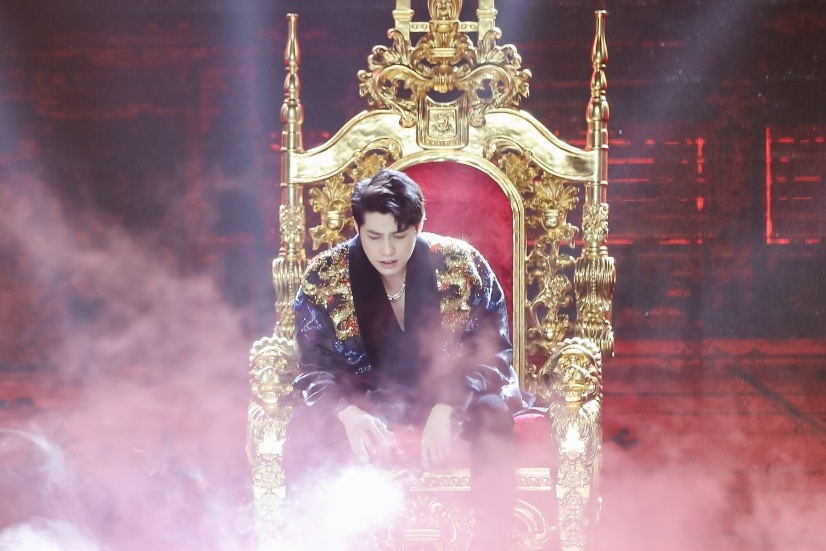 Noo Phuoc Thinh hat ballad tren ngai vang hinh anh