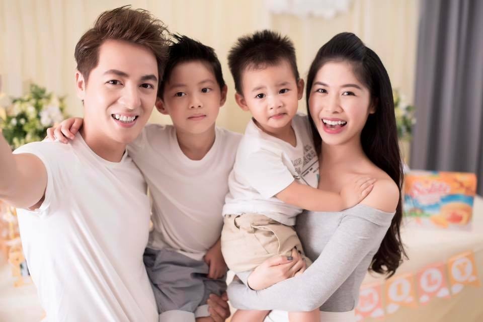 Video - Gia dinh Dang Khoi tham gia thu thach bao ve suc khoe hinh anh