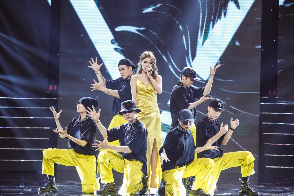 V Heartbeat Music Show anh 11