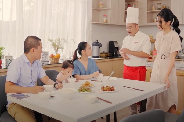 Video - Luu Huong Giang, dau bep Vo Quoc nau mon ngon tang fan hinh anh