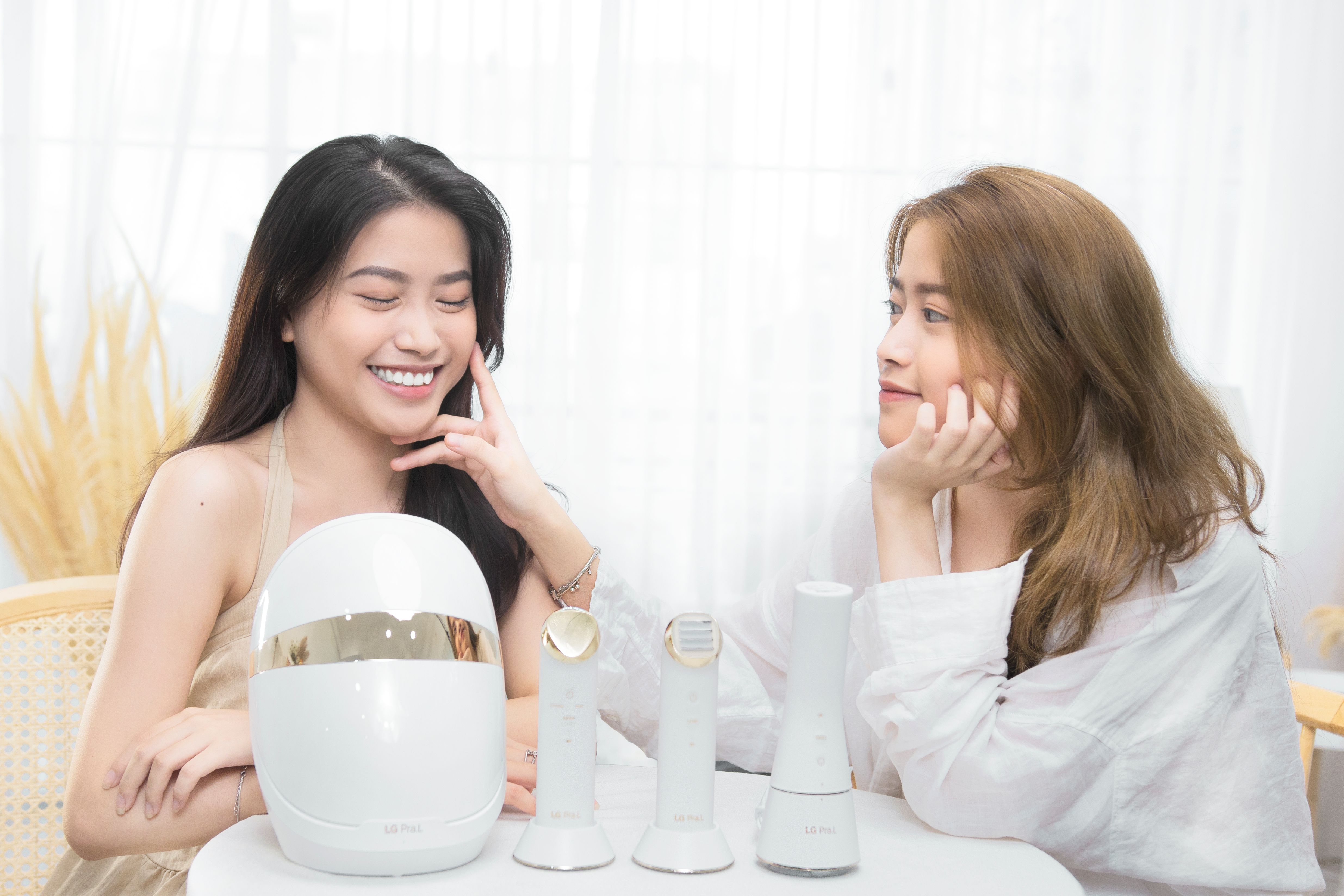 Video - Chi em Song Tuyen trai nghiem bo san pham LG Pra.L Plus hinh anh