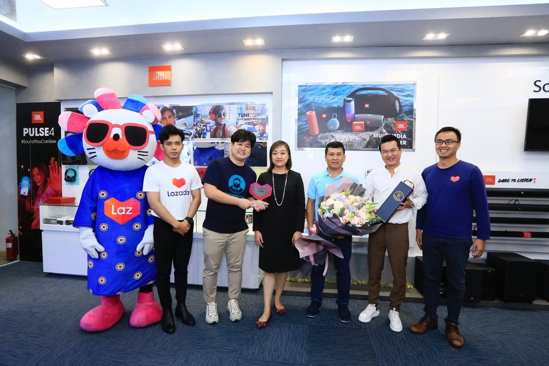 Lazada Viet Nam cong bo 12 thuong hieu noi bat nam 2020 hinh anh