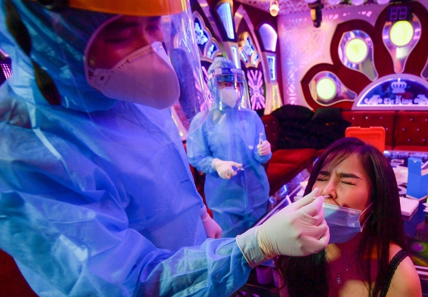 Ban tin Covid-19: 'Lan song dich lan thu 4 la dot bung phat nguy hiem' hinh anh