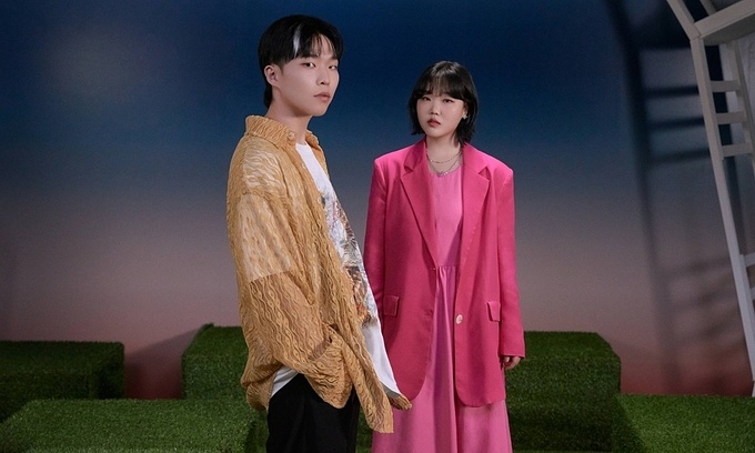 Video - AKMU gui loi chao khan gia Viet Nam hinh anh