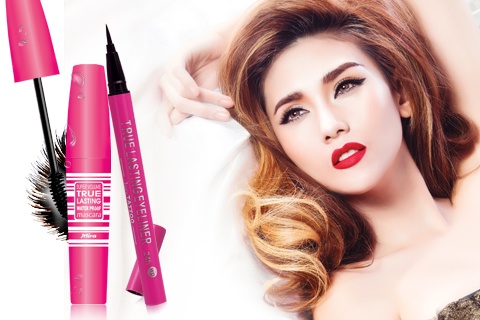 Bút kẻ mắt nét sắc mảnh không lem không trôi kết hợp cùng mascara với đầu cọ được thiết kế thông minh, ôm sát từng sợi mi, giúp mi cong dày gấp 2 lần.