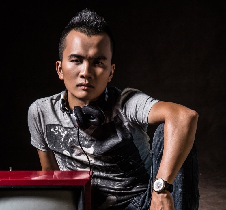 Tiep lua cho cac ban tre dam me nghe DJ hinh anh