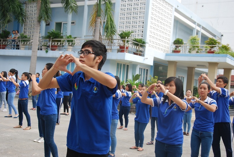 Ca khúc “Mùa hè xanh” vang lên nhằm cổ vũ tinh thần cho toàn chiến dịch.