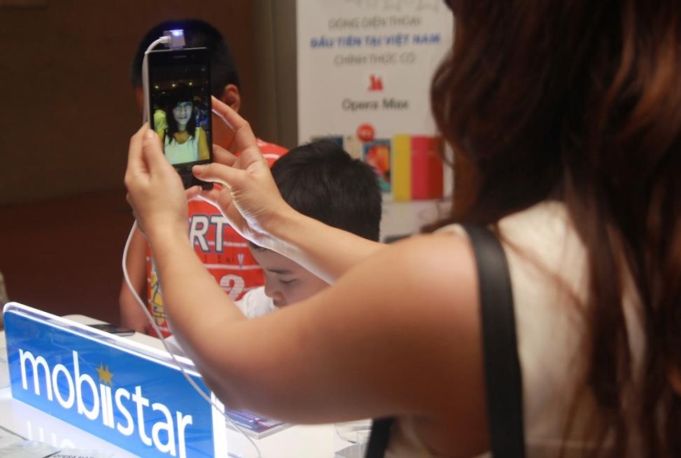 Chụp ảnh selfie trên LAI 504c.