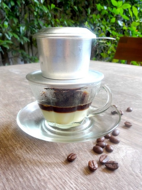 Bắt đầu từ ngày 107, khách hàng đến quán sẽ thưởng thức café với giá đặc biệt, 30.000 đồngly cà phê đá và 35.000 đồngly cà phê sữa đá. Chương trình áp dụng cho toàn hệ thống từ 7h đến 10h mỗi ngày.