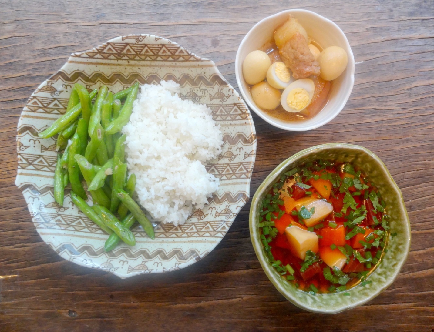 Cơm thịt kho trứng cút.