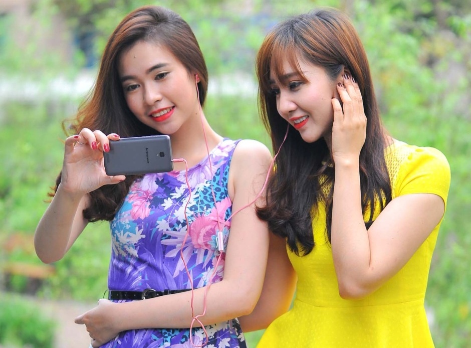 Smartphone pin khoe, gia mem cua Lenovo hinh anh