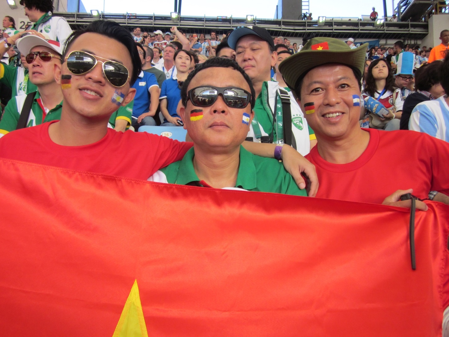 Fan Viet hao hung ke ve ky niem xem World Cup tai Brasil hinh anh