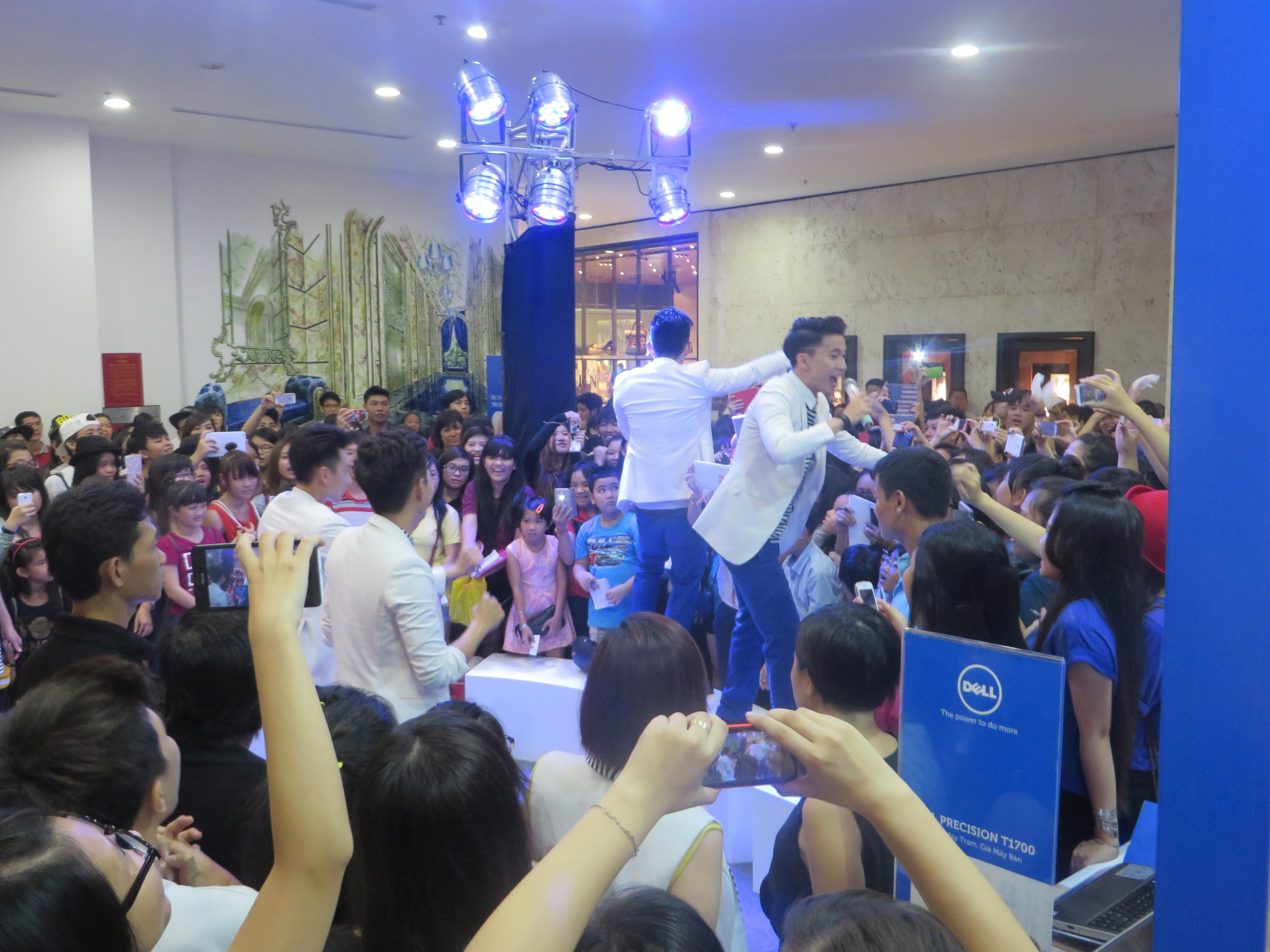 Soi dong cung Khoi My va Nhom 365 trong 'Dell tu hao' hinh anh