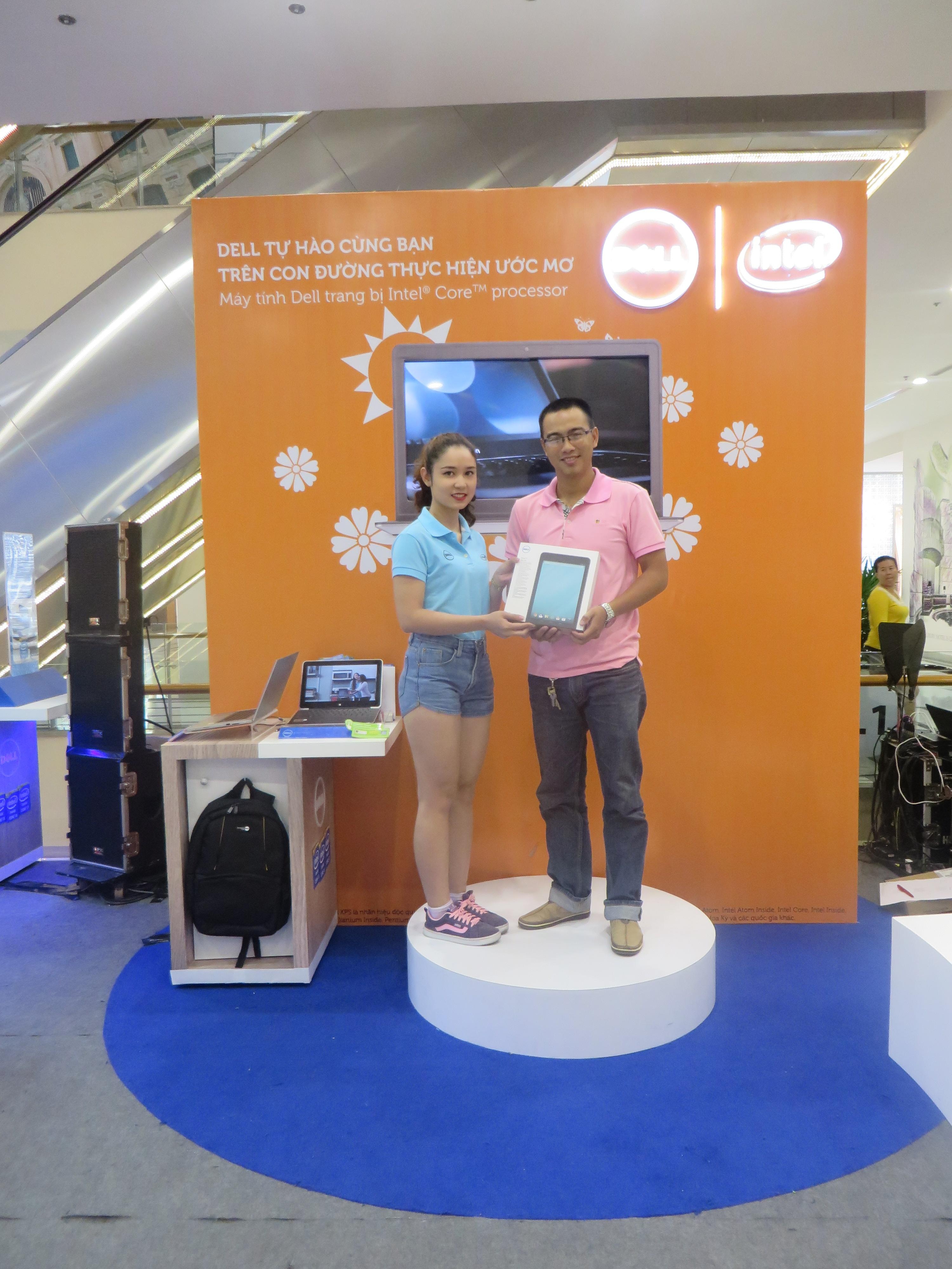 Ngoài ra, chương trình rút thăm trúng thưởng vào mỗi tối cũng đã tìm ra được chủ nhân của 3 máy tính bảng Dell Tablet Venue 8