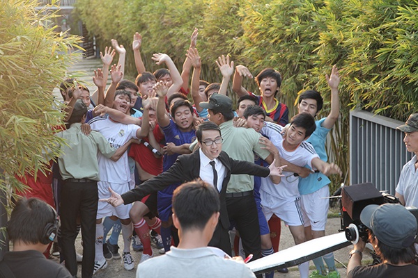 Vlogger đình đám Toàn Shinoda trong vai HLV quyền lực nhất thế giới.