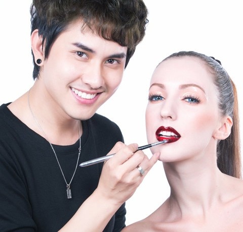 Khai Thien trang diem cho dan my nhan dep cuon hut hinh anh