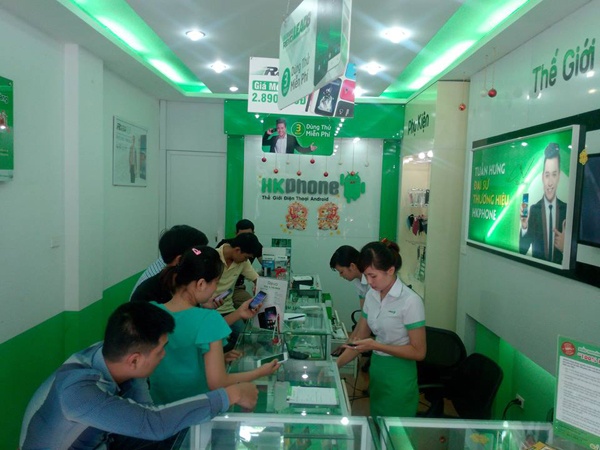 Showroom của hãng có lượng khách tăng đột biến những ngày qua.