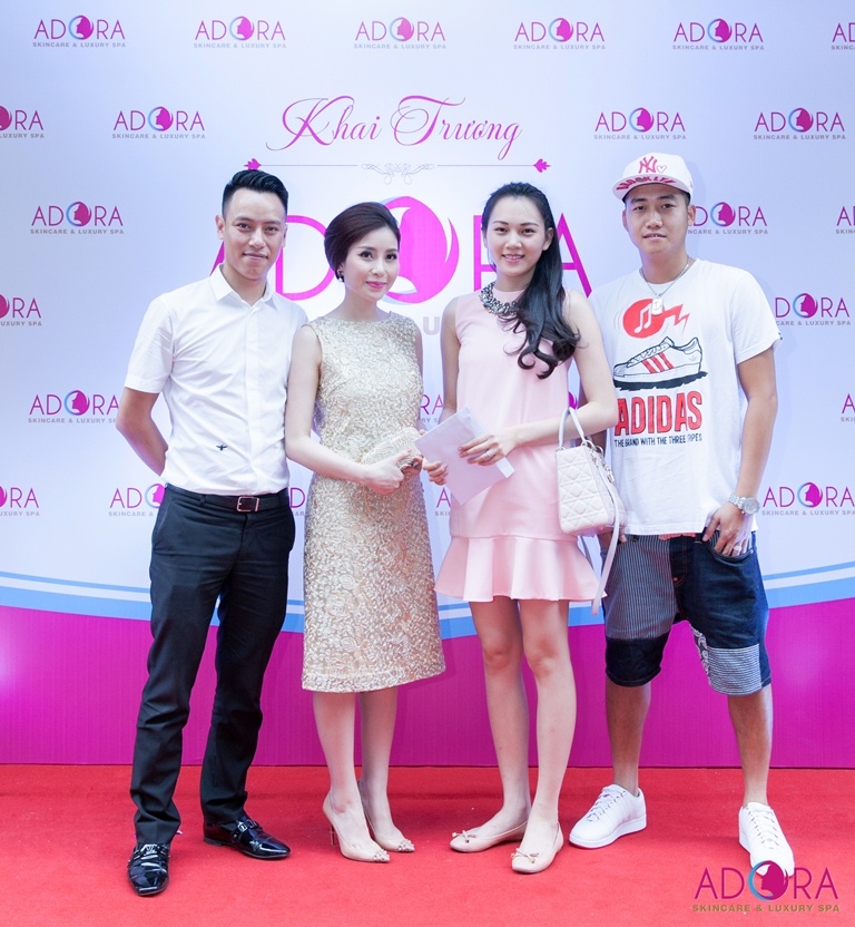 Siêu mẫu Ngọc Thạch và thiếu gia Bình Dương đều là những người bạn thân thiết với gia đình của chị Lam Cúc, giám đốc Adora Spa. Spa mà hai vợ chồng siêu mẫu đến dự khai trương là chi nhánh mới của hệ thống spa 5 sao cao cấp này tại Hà Nội.