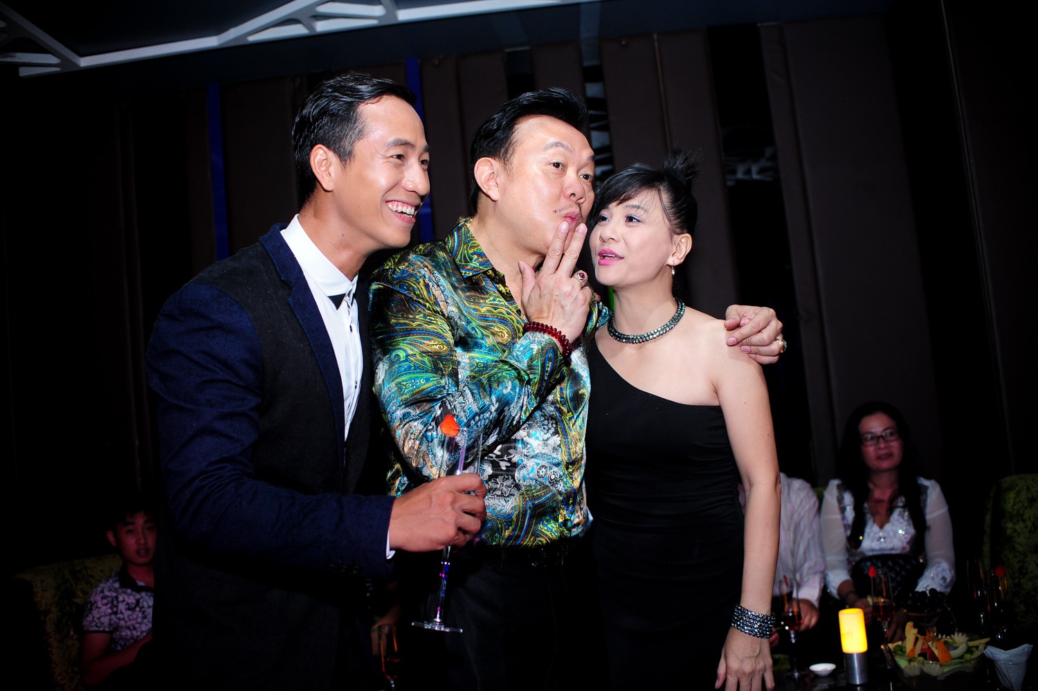 Chí Tài, Cát Phượng thân thiết bên Mai Nguyễn.