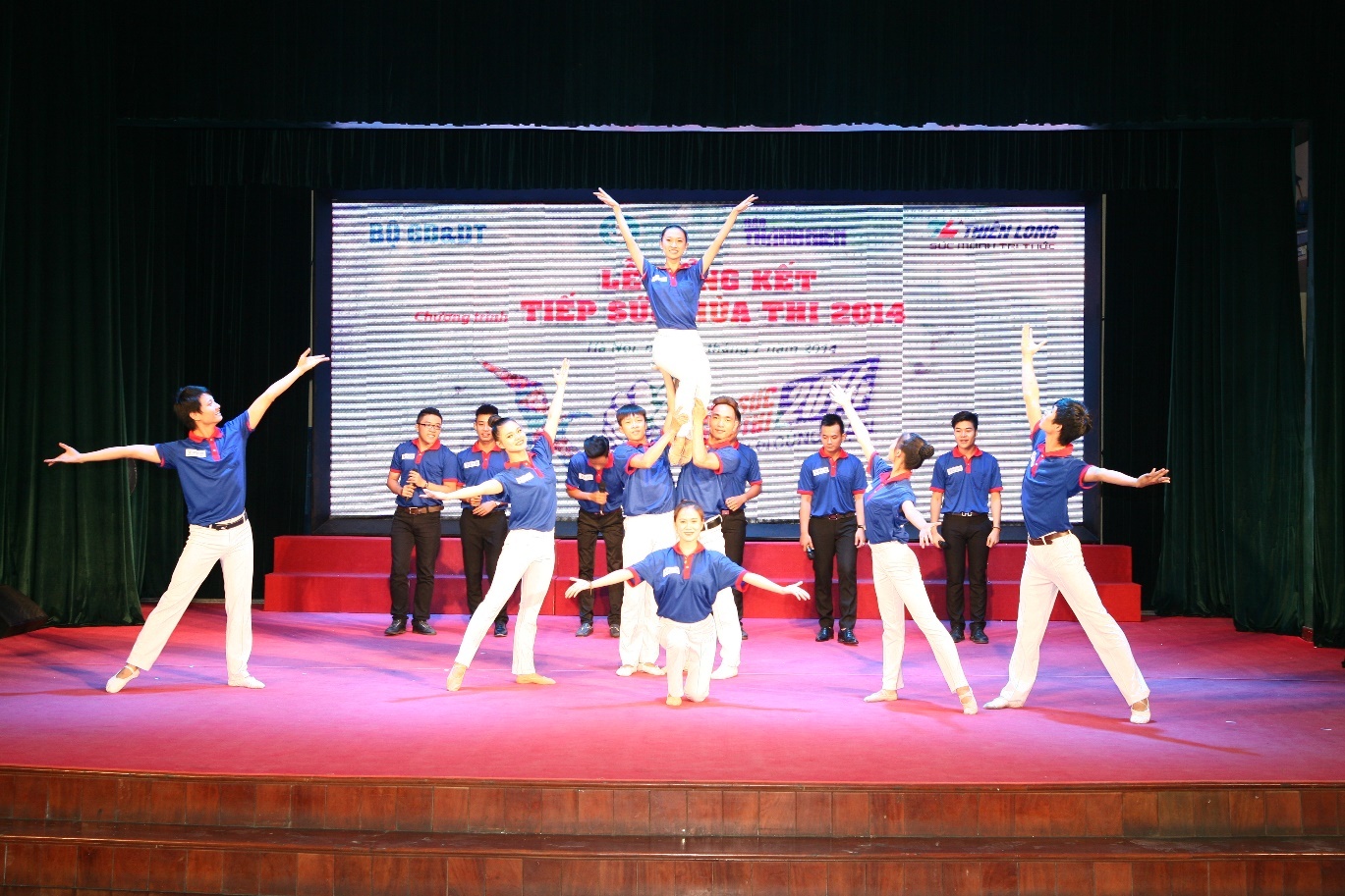 'Tiep suc mua thi 2014' - chia se va tiep buoc hinh anh