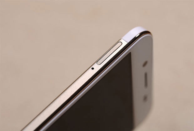 Về phần cứng, ZP1000 chạy vi xử lý 4 nhân thế hệ mới, xung nhịp 1.3 GHz và lõi đồ họa kép Mali 400 MP2. Máy có dung lượng RAM và bộ nhớ trong 32 GB. Với cấu hình này, máy 