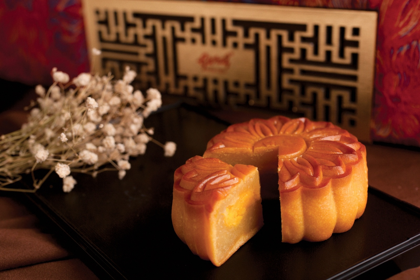 Bánh trung thu mang hương vị truyền thống.