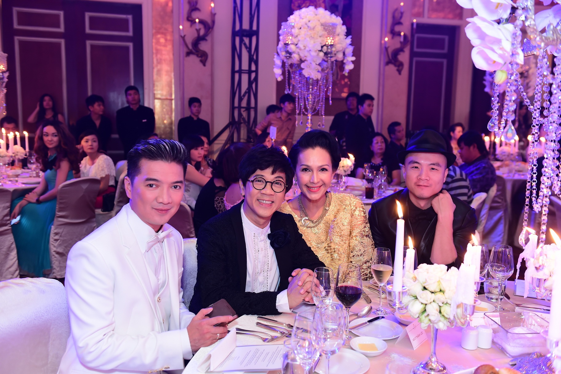 Buổi tiệc có sự góp mặt của dàn sao khủng Vbiz.