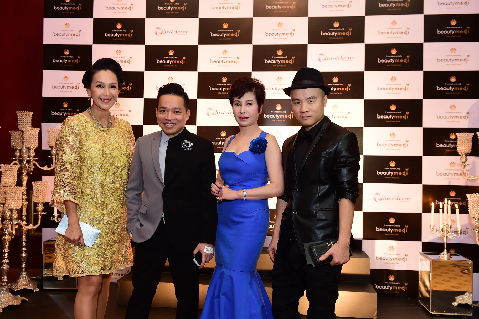  Diễm My lộng lẫy bên những người bạn thân thiết.