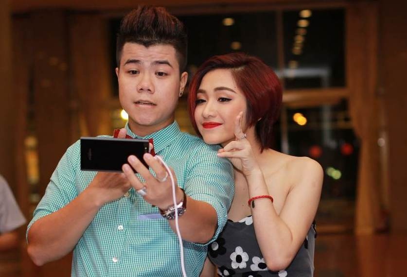 Cam bien Sony Exmor R tren smartphone thuong hieu Viet hinh anh