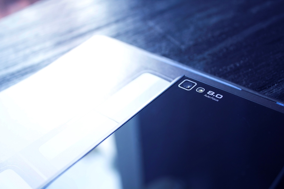 Camera trên smartphone của hãng điện thoại Việt dùng cảm biến Sony Exmor R.