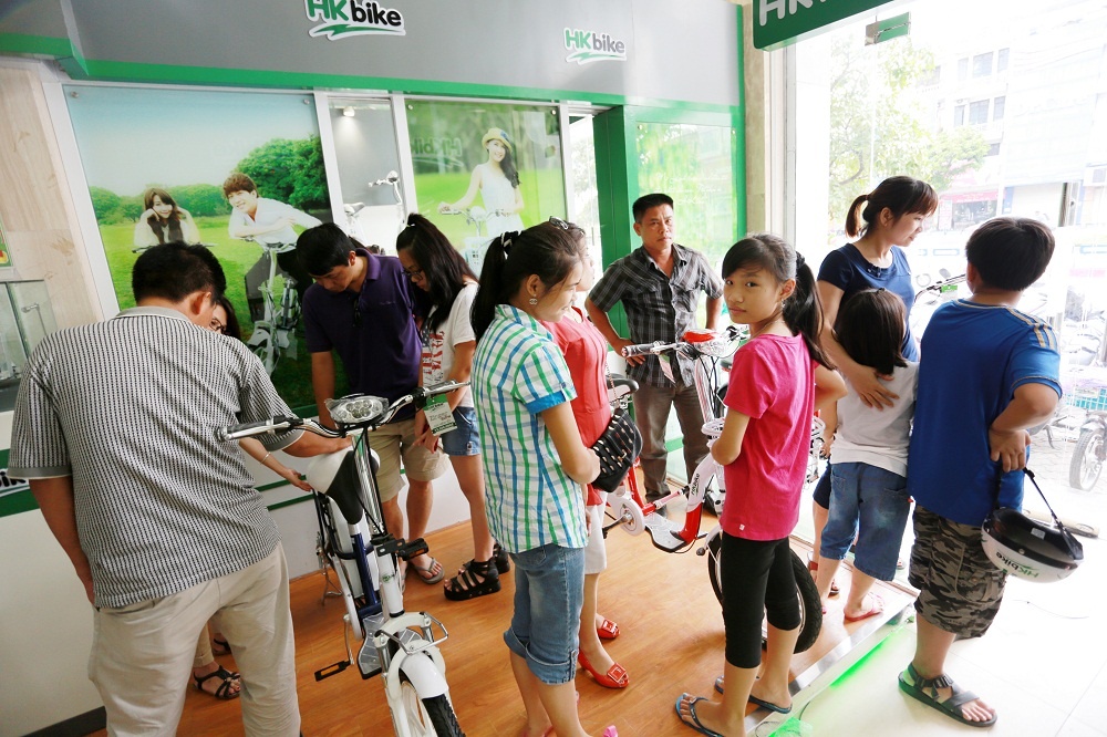 Ngay cả khi HKbike iTrend đã có mặt trên thị trường, sức thu hút của Zinger Extra phiên bản nâng cấp vẫn không hề thuyên giảm. Mỗi ngày showroom đều bán ra một lượng xe ổn định.