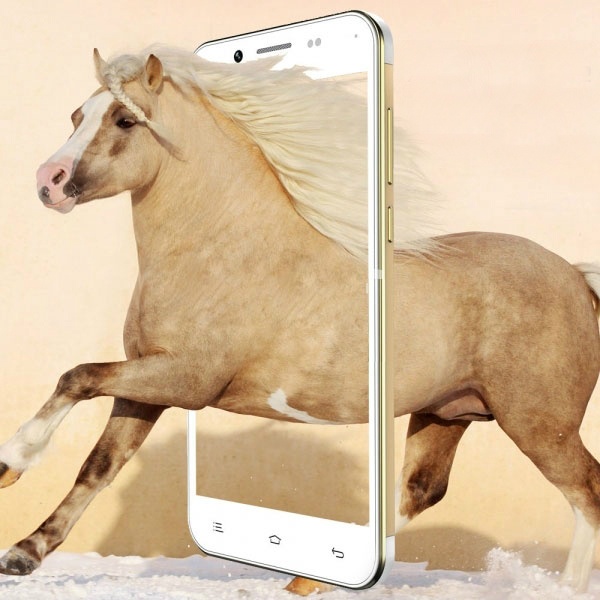 Điện thoại trang bị chip 4 nhân xung nhịp 1.3 GHz, bộ nhớ máy 32 GB  chạy trên nền RAM 1 GB.