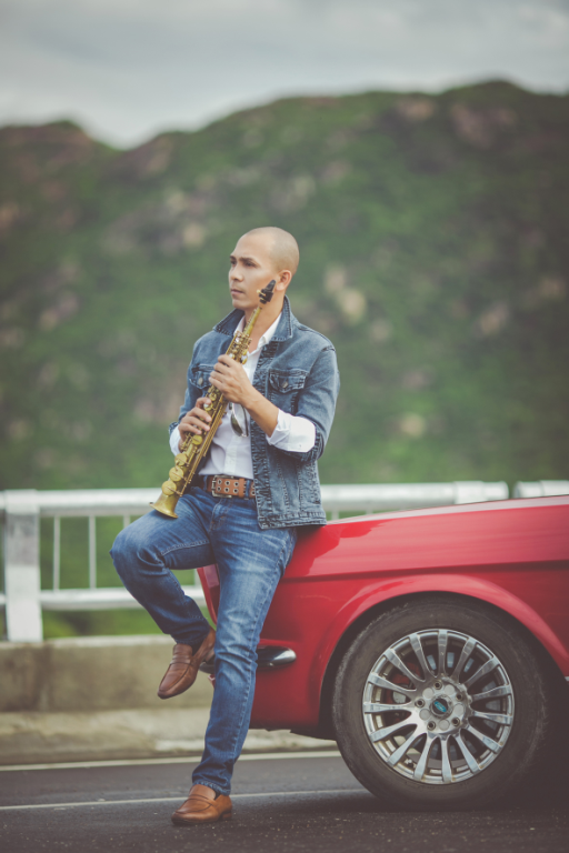 Chàng nghệ sĩ nhớ lại những giọt nước mắt, cùng những kỷ niệm vui khi hai người còn bên nhau.