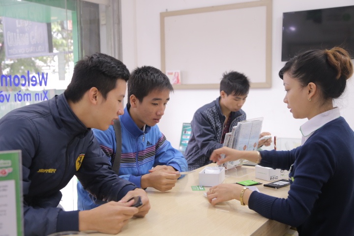 Khach hang noi gi ve uu dai dac biet cua HKPhone hinh anh