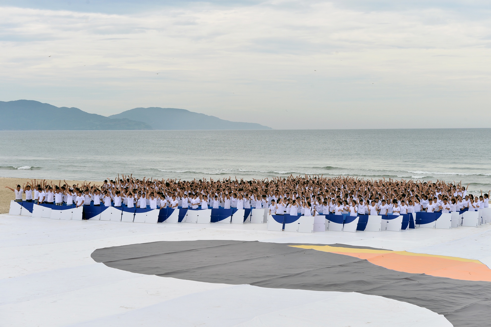 Gần 700 bạn trẻ góp mặt trong cảnh quay Đà Nẵng từ trạm không gian quốc tế ISS.