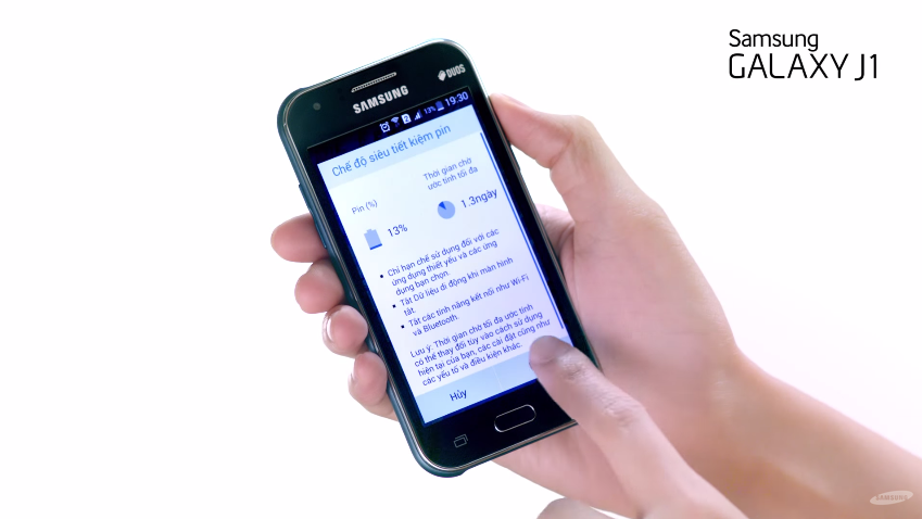 Smartphone Galaxy J1 - dòng điện thoại tầm trung sở hữu tính năng Ultra Power Saving Mode của dòng điện thoại cao cấp đến từ thương hiệu điện thoại uy tín Samsung được bạn trẻ ưa chuộng.