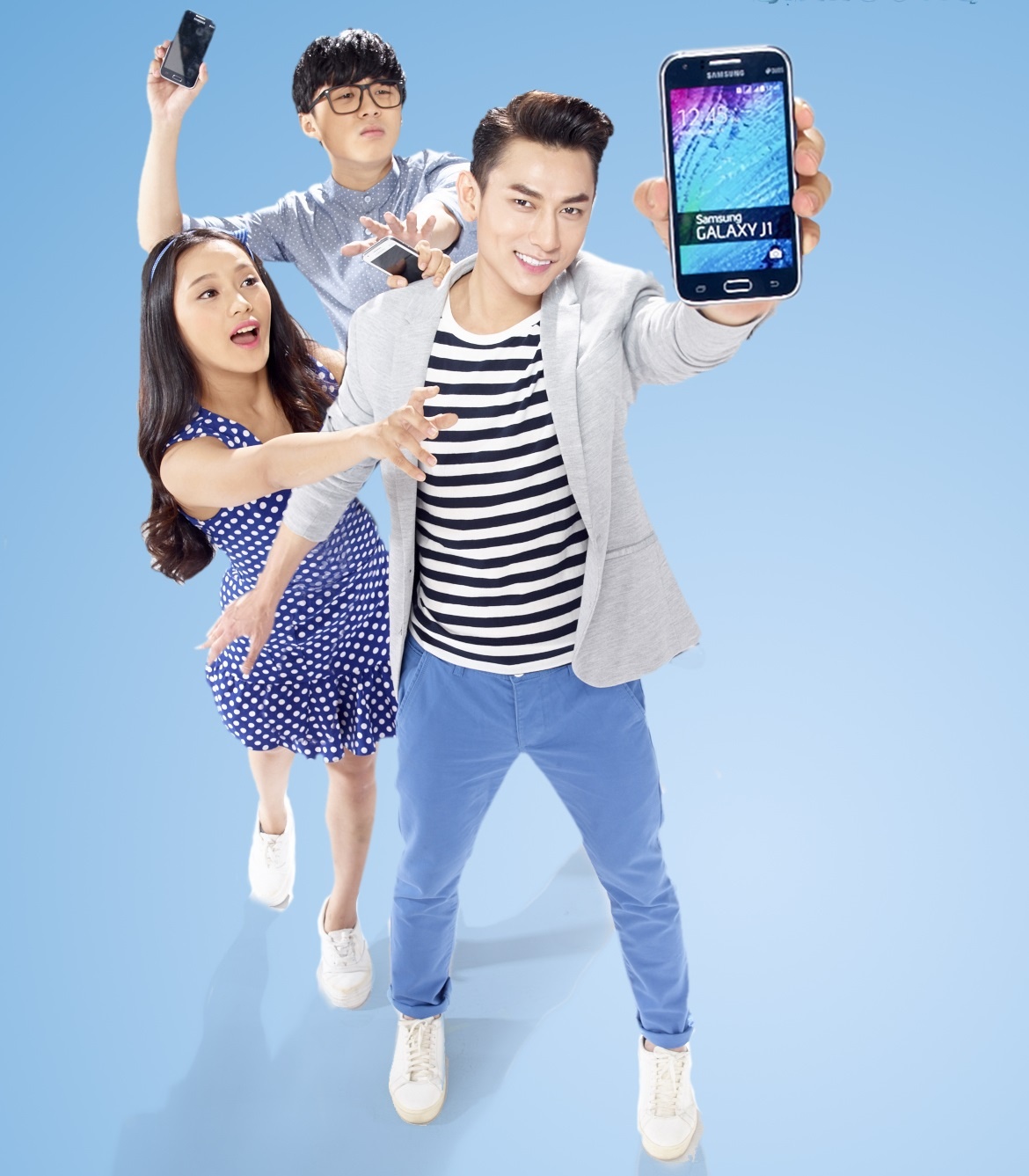 Sử dụng smartphone Samsung Galaxy J1 có dung lượng pin khủng 1.850 mAh và chế độ siêu tiết kiệm pin - Ultra Power Saving, bạn không lo bị hết pin bất ngờ và bảo đảm giữ liên lạc với mọi người trong nhiều giờ liền dù điện thoại chỉ còn 10% pin.